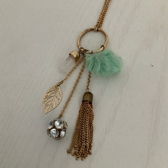 Gold and green long necklace - Picture 1 of 5
